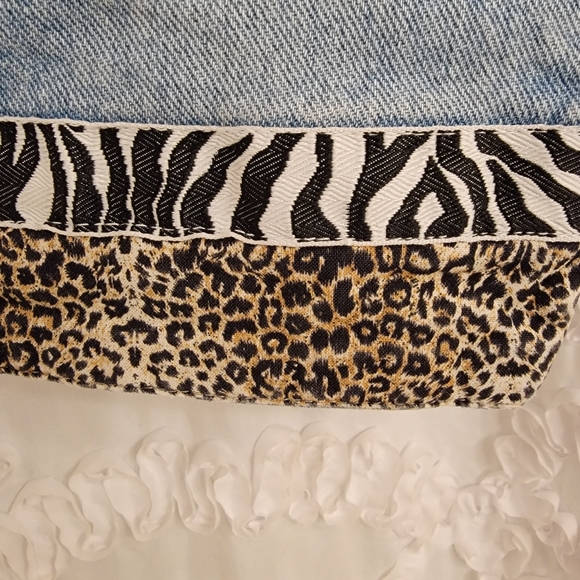 Jean Capri's - Picture 4 of 5